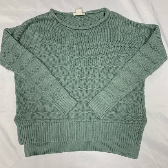 H&M Sweaters - 🍒 H&M cropped sweater H&M Sweaters - 🍒 H&M cropped sweater
